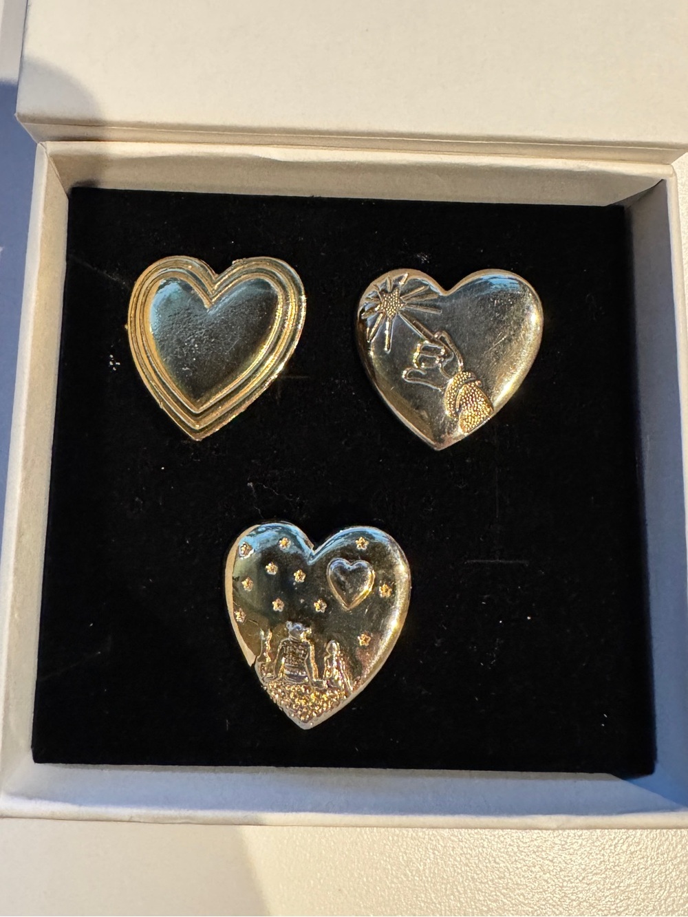 Vintage 3 hearts Gold tone Brooches